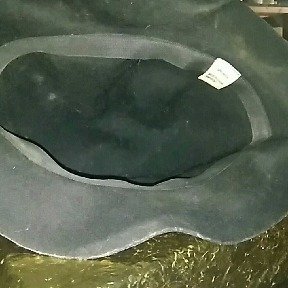Hat - Picture 2 of 3